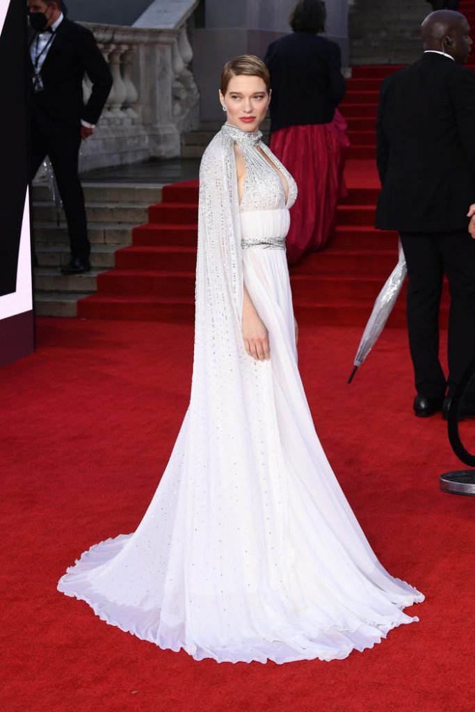 Léa Seydoux v krásnych bielych šatách
